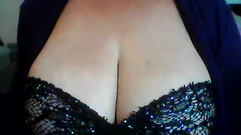 perlita070822 online show from June 25, 2026, 5:12 am