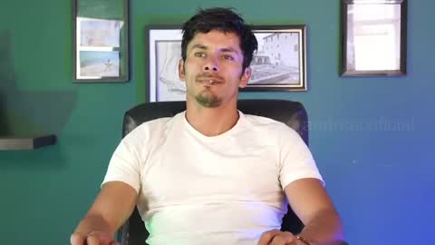 Snapshot of perseoo_88 chatting on November 25, 2025, 5:46 pm andres online show from November 25, 2025, 5:46 pm