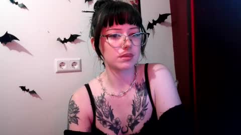Snapshot of persephones_garden chatting on June 15, 2026, 12:07 pm Persephone online show from June 15, 2026, 12:07 pm