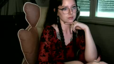 Snapshot of persephones_garden chatting on July 8, 2026, 12:09 pm Persephone online show from July 8, 2026, 12:09 pm