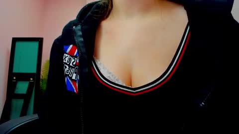 horror flying on the wings of the night.... online show from October 28, 2025, 4:27 am