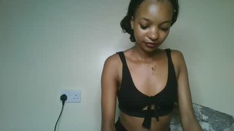 Snapshot of petal_palette chatting on June 18, 2026, 6:02 am Lolly online show from June 18, 2026, 6:02 am