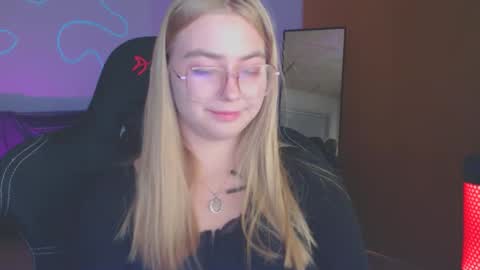 petalkiss online show from October 24, 2025, 5:42 pm
