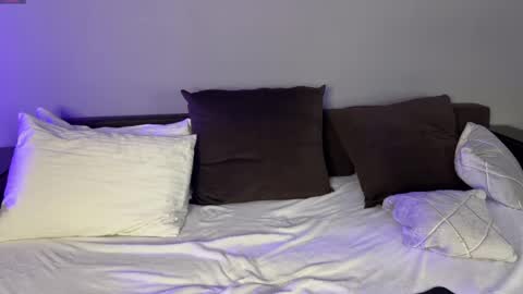 petalpage online show from November 19, 2025, 2:00 am