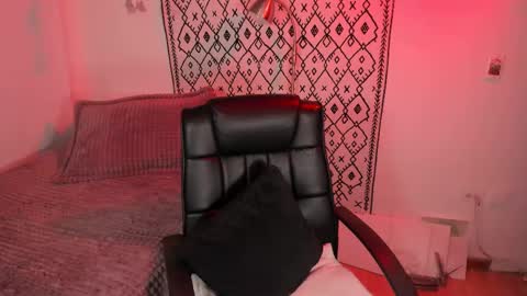 Snapshot of petalsrose_ chatting on February 15, 2025, 2:37 am Rose online show from February 15, 2025, 2:37 am