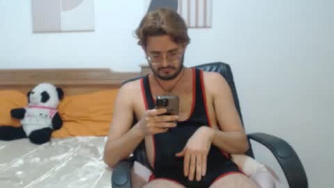 Snapshot of peter_x_annaud chatting on November 3, 2025, 10:53 pm FELIPE online show from November 3, 2025, 10:53 pm