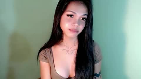 Snapshot of petite_angelx chatting on November 19, 2025, 10:04 am angel online show from November 19, 2025, 10:04 am