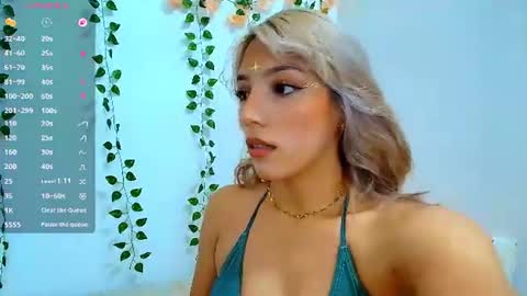 Snapshot of petite_blossom4 chatting on July 20, 2026, 1:09 am petite_blossom4 online show from July 20, 2026, 1:09 am