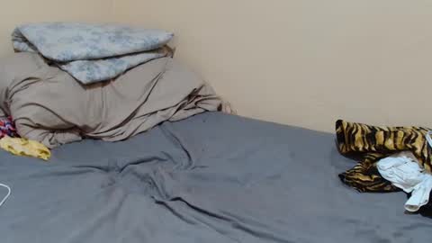 petite_bunni online show from June 12, 2026, 12:26 pm