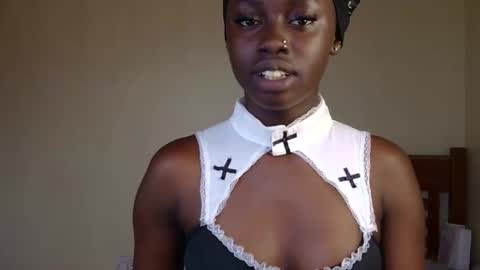 Snapshot of petite_charm chatting on April 27, 2026, 7:39 am Charm online show from April 27, 2026, 7:39 am