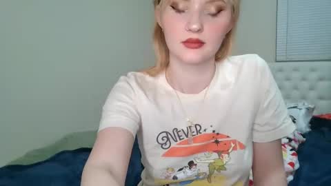 Snapshot of petite_cupcake chatting on March 6, 2025, 2:30 am Little cupcake online show from March 6, 2025, 2:30 am