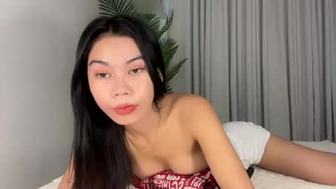 Snapshot of petite_kaye chatting on June 18, 2026, 4:13 am petite_kaye online show from June 18, 2026, 4:13 am