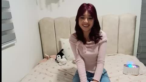 petite_marie_ online show from October 21, 2025, 4:13 am