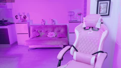 petite_marie_ online show from April 5, 2026, 3:26 am