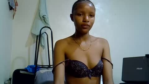 Snapshot of petite_melinda chatting on June 20, 2026, 2:47 am petite_melinda online show from June 20, 2026, 2:47 am
