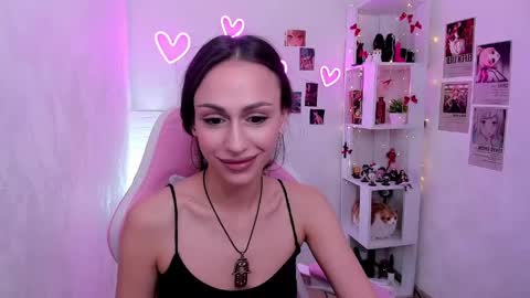 Snapshot of petite_moly chatting on May 20, 2026, 9:15 am Alice online show from May 20, 2026, 9:15 am