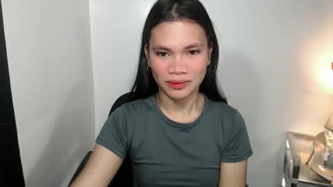 petite_pauline online show from February 23, 2026, 5:27 am
