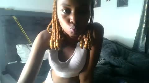 Snapshot of petite_queen69 chatting on June 12, 2026, 10:52 pm petite_queen69 online show from June 12, 2026, 10:52 pm