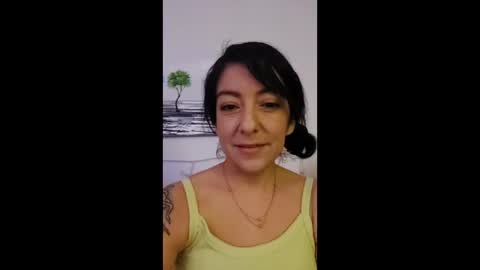 petite treat  online show from December 16, 2025, 7:35 am