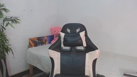 Snapshot of petiteasianx chatting on January 16, 2025, 11:04 am Vrin online show from January 16, 2025, 11:04 am