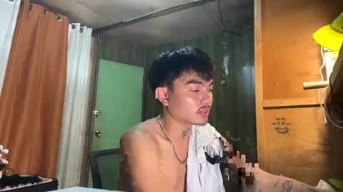 Snapshot of petiteasianx chatting on November 10, 2025, 12:26 pm Vrin online show from November 10, 2025, 12:26 pm