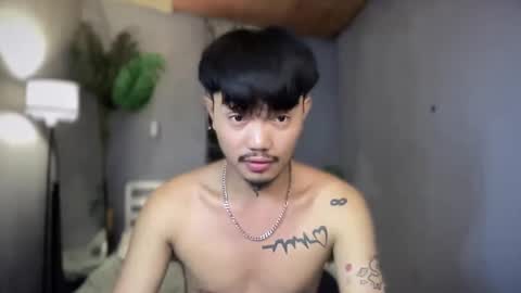 Snapshot of petiteasianx chatting on December 2, 2025, 8:37 pm Vrin online show from December 2, 2025, 8:37 pm