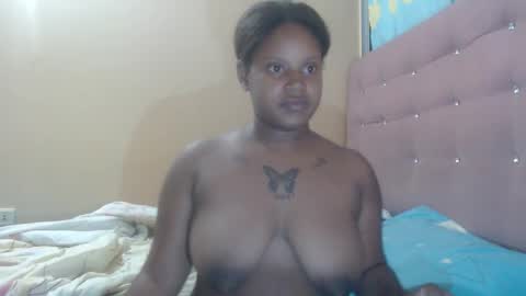 Snapshot of petitechocolatemommy chatting on November 26, 2025, 1:06 am petitechocolatemommy online show from November 26, 2025, 1:06 am