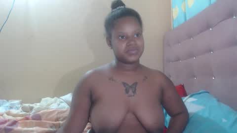 Snapshot of petitechocolatemommy chatting on November 29, 2025, 7:06 pm petitechocolatemommy online show from November 29, 2025, 7:06 pm