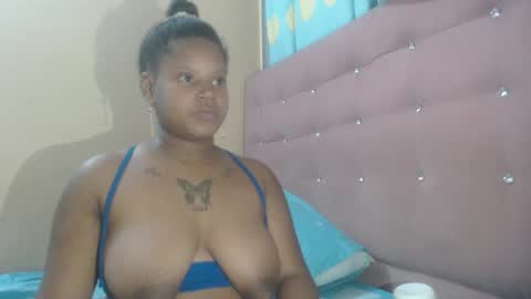 Snapshot of petitechocolatemommy chatting on December 4, 2025, 8:45 am petitechocolatemommy online show from December 4, 2025, 8:45 am