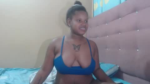 Snapshot of petitechocolatemommy chatting on December 5, 2025, 2:42 am petitechocolatemommy online show from December 5, 2025, 2:42 am