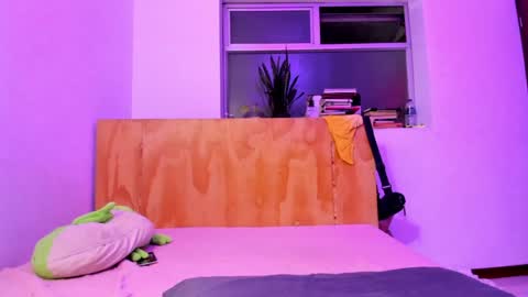 Lunna online show from January 15, 2025, 2:06 am