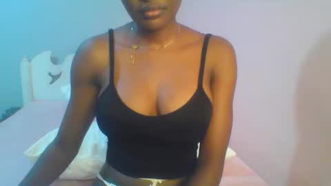 Snapshot of petiteediva chatting on June 5, 2026, 2:12 pm diva online show from June 5, 2026, 2:12 pm