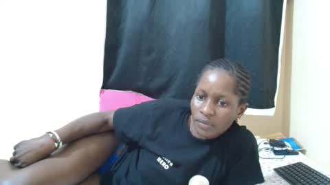 petitegirly12 online show from September 27, 2025, 6:57 pm