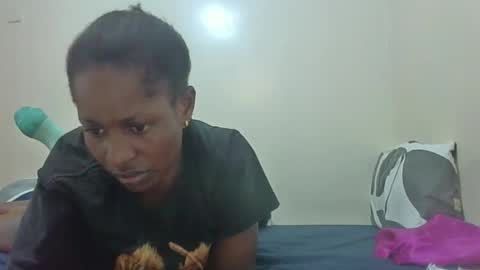petitegirly12 online show from October 13, 2025, 6:41 pm