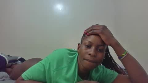 petitegirly12 online show from October 25, 2025, 7:27 am