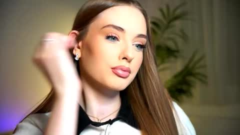 Petitegonwiild online show from September 24, 2025, 7:17 pm