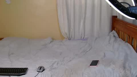 Snapshot of petitekittyy chatting on April 3, 2026, 1:31 pm Kitty online show from April 3, 2026, 1:31 pm