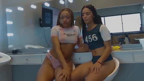 Snapshot of petitestrawberry18 chatting on February 15, 2026, 10:06 pm Tip us ask our names online show from February 15, 2026, 10:06 pm