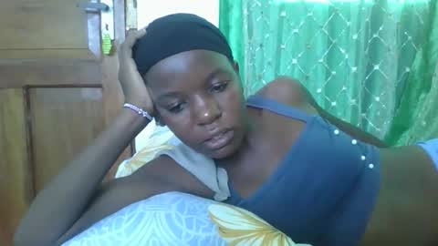 petitesweetchiq online show from November 26, 2025, 8:26 am