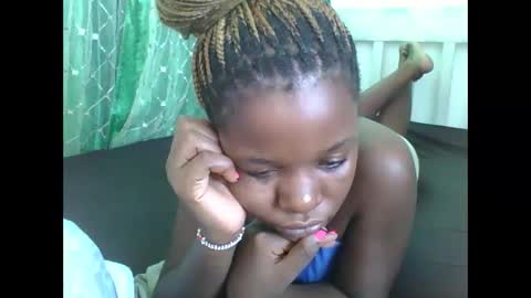 petitesweetchiq online show from February 13, 2026, 8:54 am