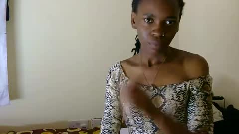 Snapshot of petitevixenn chatting on August 4, 2026, 3:03 pm petitevixenn online show from August 4, 2026, 3:03 pm