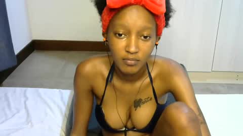 petitpearl online show from March 6, 2025, 1:48 am