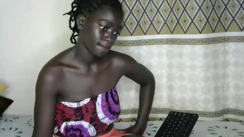 petitte_gyaal online show from November 14, 2025, 6:28 pm