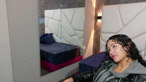 Snapshot of pettymoon chatting on October 25, 2025, 11:29 am Moon online show from October 25, 2025, 11:29 am