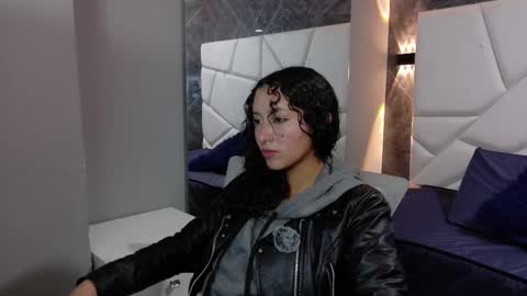 Snapshot of pettymoon chatting on November 29, 2025, 11:35 am Moon online show from November 29, 2025, 11:35 am