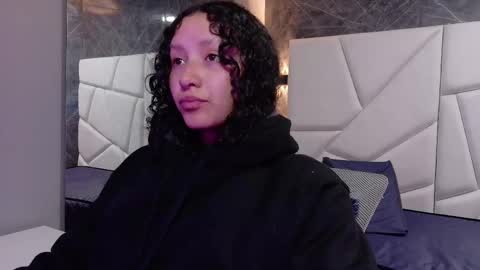 Snapshot of pettymoon chatting on December 18, 2025, 11:27 am Moon online show from December 18, 2025, 11:27 am