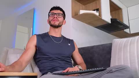 phantom_bigger1 online show from November 4, 2025, 1:43 pm