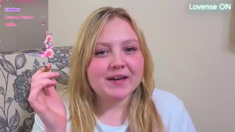 Snapshot of phatassblond chatting on April 21, 2026, 1:42 am PhatAssBlond online show from April 21, 2026, 1:42 am