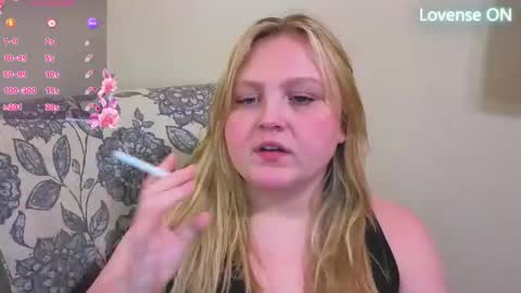 Snapshot of phatassblond chatting on April 21, 2026, 5:03 am PhatAssBlond online show from April 21, 2026, 5:03 am