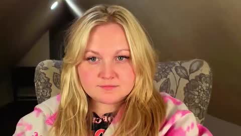 Snapshot of phatassblond chatting on May 2, 2026, 3:44 am PhatAssBlond online show from May 2, 2026, 3:44 am
